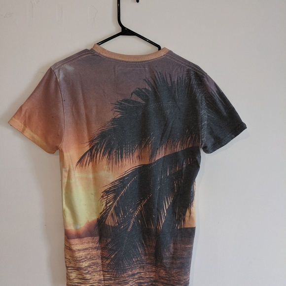 Superdry Summer Tshirt - Picture 4 of 4